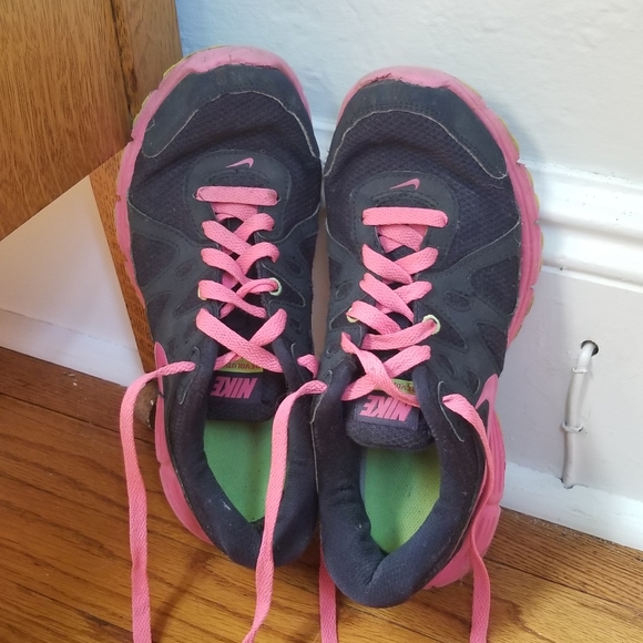 Women's Nike Revolution Running Shoes - Picture 5 of 5